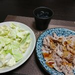 今夜の晩酌は冷しゃぶとタレ塩キャベツを肴に一杯。