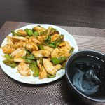 今夜の晩酌は鶏むね肉の青椒肉絲を肴に一杯