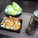 今夜の晩酌 餃子を焼いて一杯