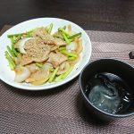 今夜の晩酌 豚バラとニンニクの芽の甘辛炒めを肴に一杯