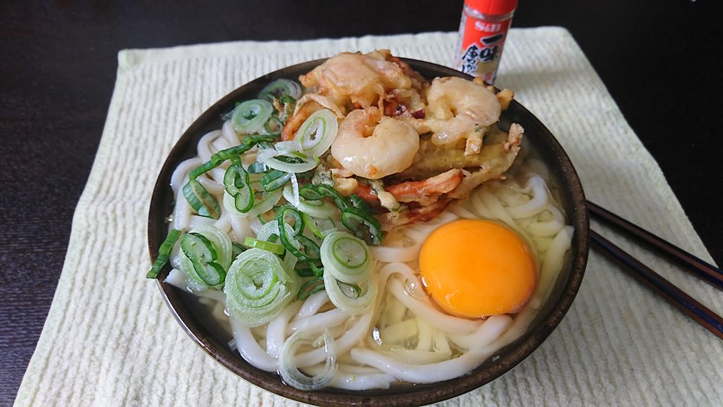 今日のお昼は天玉うどんを まさの日常