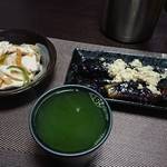 今夜の晩酌 茄子の煮びたしに鶏むね肉の和え物で一杯