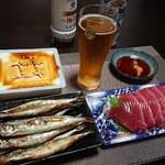 今夜の晩酌 かつおの刺身にシシャモにおとこまえ豆腐で一杯
